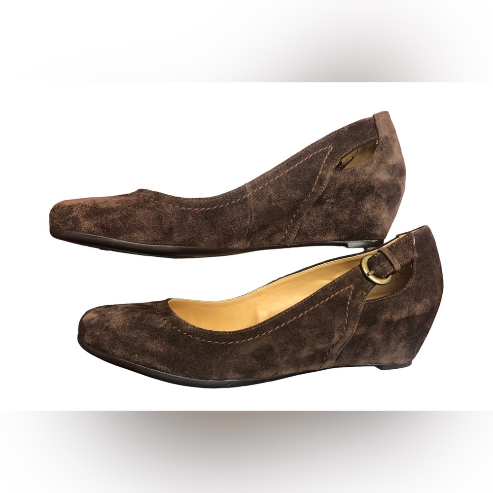 Like New Naturalizer Brown Suede Heels - Picture 5 of 8